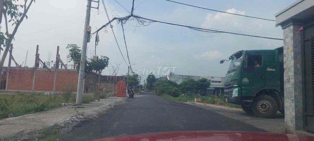 Bán đất gần chợ Xuân Thới Thượng