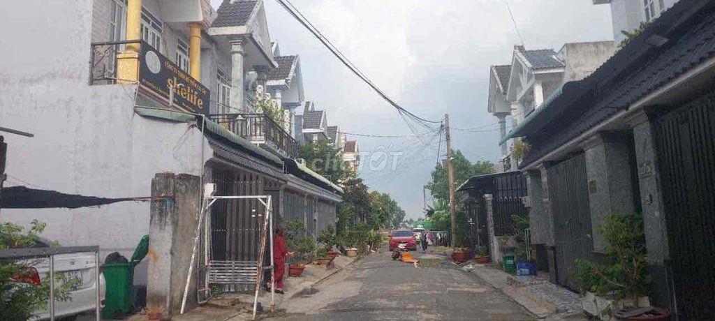 Bán đất gần chợ Xuân Thới Thượng