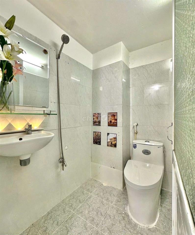 Nhà trọ full nội thất ban công gần Chợ đầu mối HM, ĐH Huflit