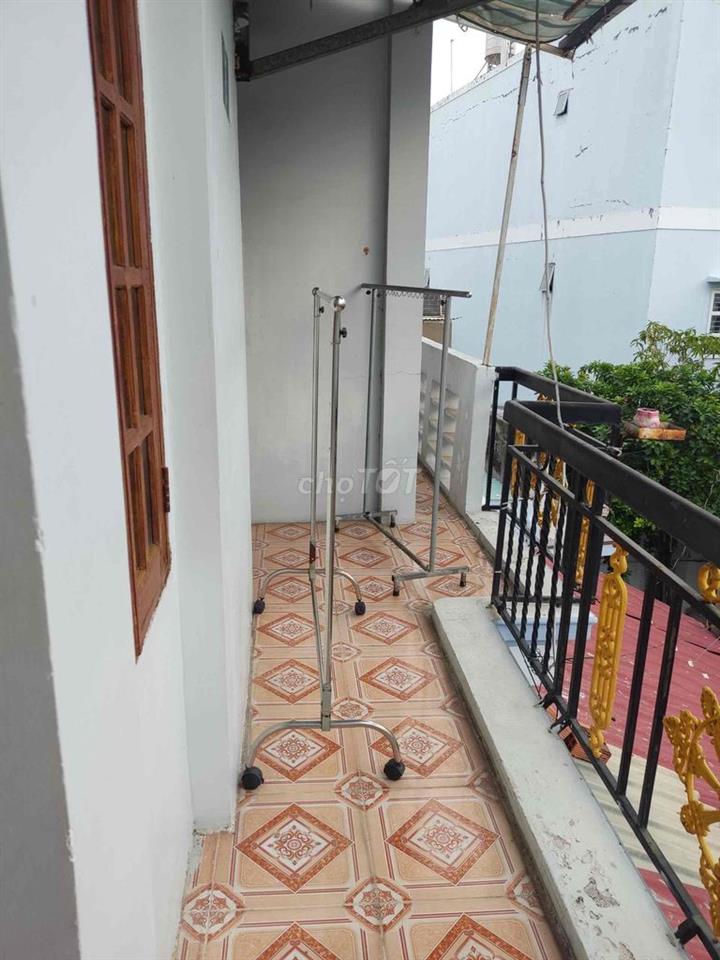 phòng ban công, Trung Chánh Nguyễn Ảnh Thủ