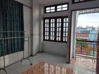 phòng ban công, Trung Chánh Nguyễn Ảnh Thủ