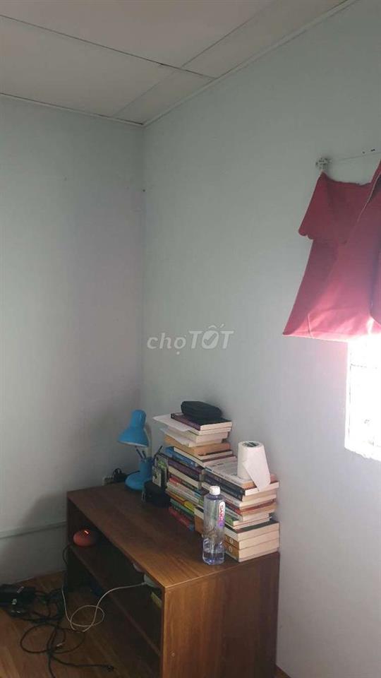 Phòng trọ 20m2, có gác, mới 95%, 2 cửa sổ, gần đường lớn