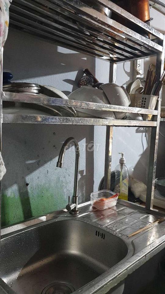 Phòng trọ 20m2, có gác, mới 95%, 2 cửa sổ, gần đường lớn