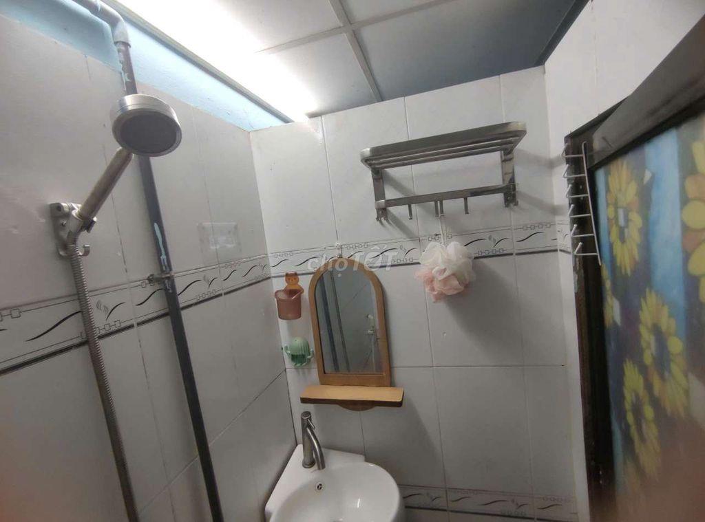 phòng trọ có gác sạch đẹp. Miễn trung gian 