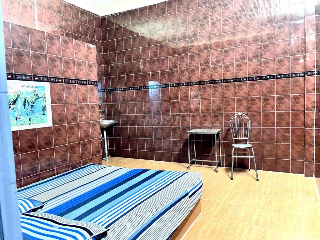 PHÒNG TRỌ HỐC MÔN ( có sẵn giường nệm, máy lanh)