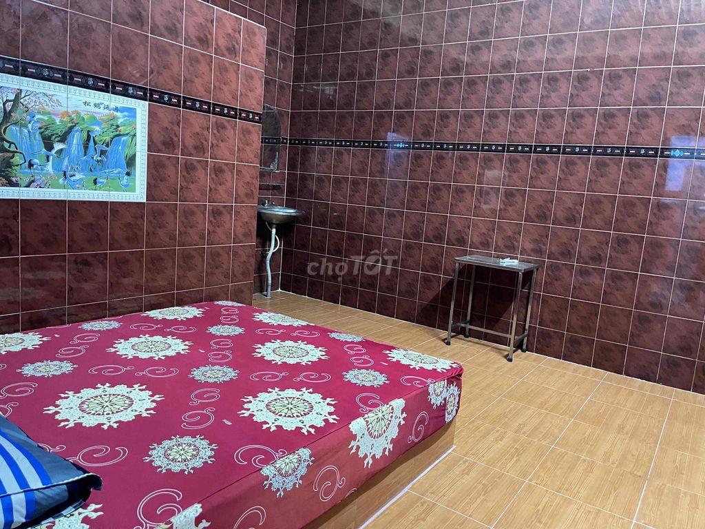 PHÒNG TRỌ HỐC MÔN ( có sẵn giường nệm, máy lanh)
