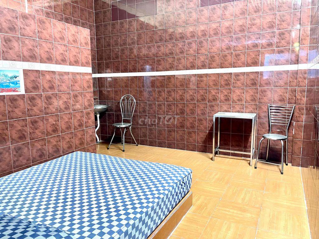 PHÒNG TRỌ HỐC MÔN ( có sẵn giường nệm, máy lanh)