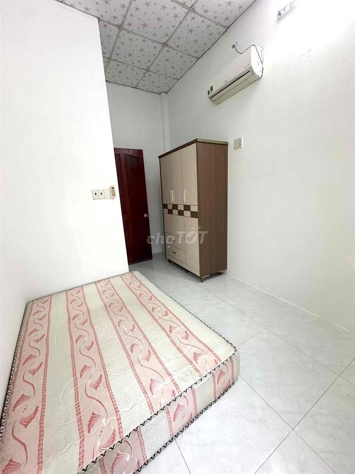Phòng nội thất đầy đủ,giờ tự do.