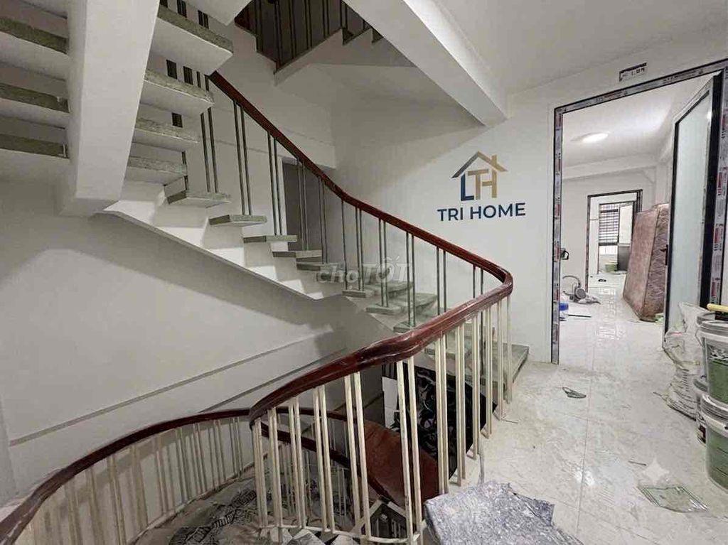 PHÒNG MỚI XÂY CHỈ 2TR5. GẦN ĐH HUFLIT