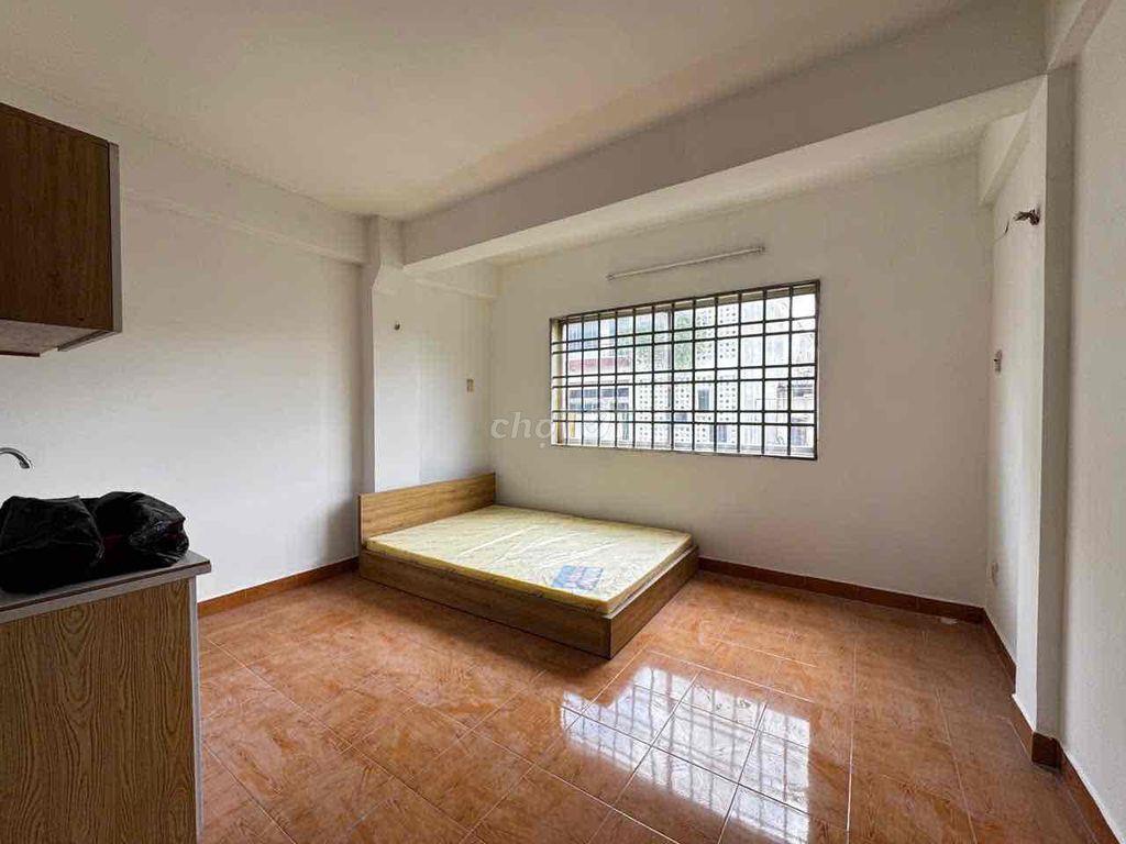 PHÒNG MỚI XÂY CHỈ 2TR5. GẦN ĐH HUFLIT