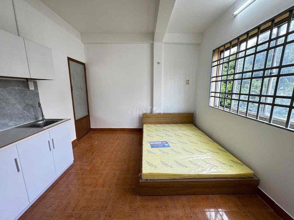 PHÒNG MỚI XÂY CHỈ 2TR5. GẦN ĐH HUFLIT