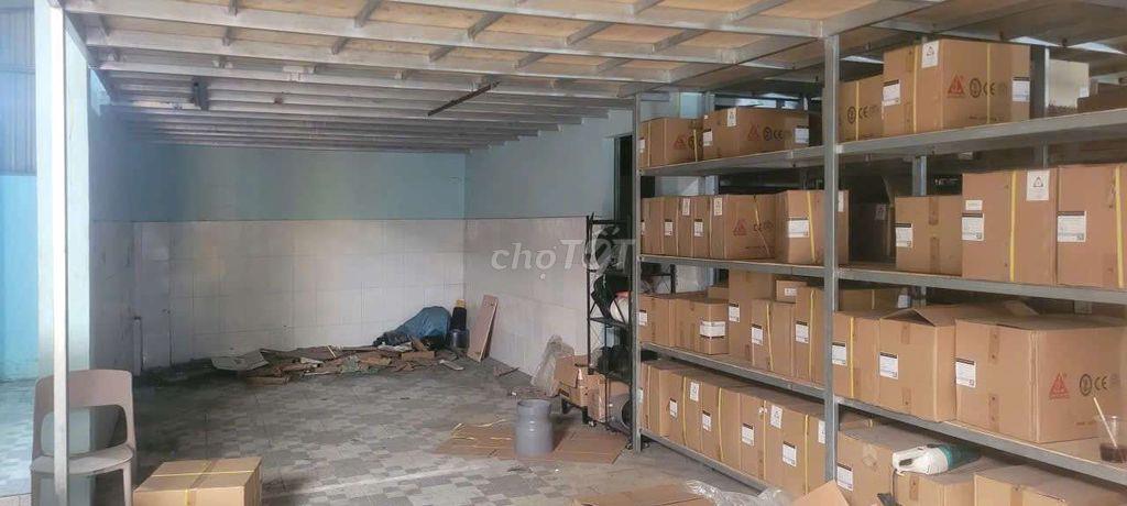 Kho xưởng 300m2 có gác nhỏ QL13, HBP gần cầu vượt BP