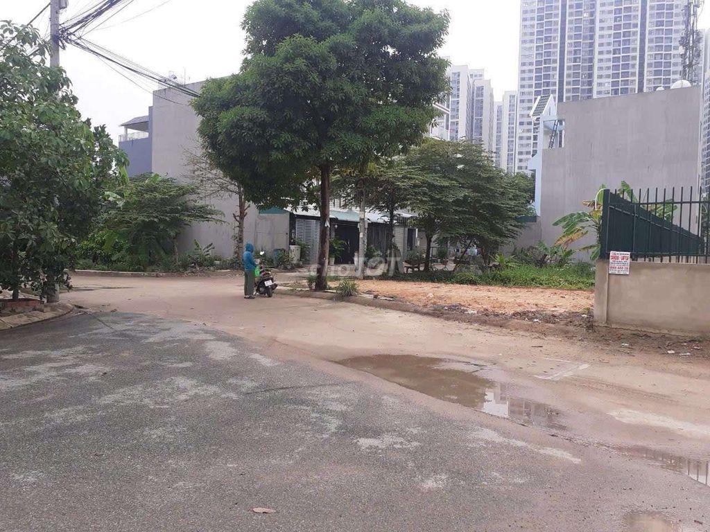 Kho 10×20m+ gác Quốc lộ 13, HBP