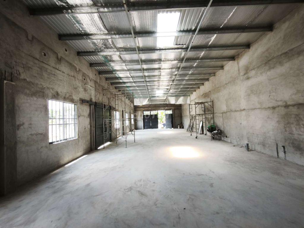Kho xưởng 8×23m 180m2 Quốc lộ 13, Vạn Phúc