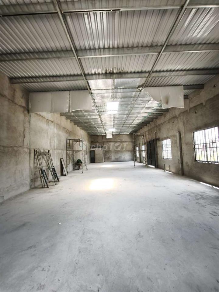 Kho xưởng 8×23m 180m2 Quốc lộ 13, Vạn Phúc