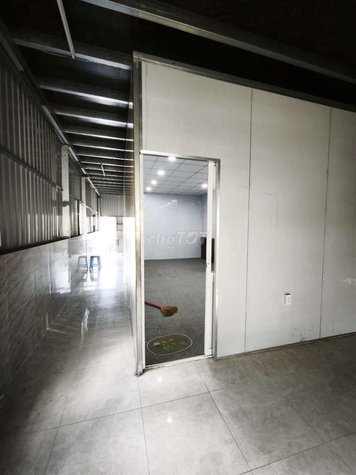 kho xưởng Phạm Văn Đồng 5×32m 235m2 17tr