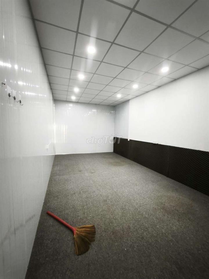 kho xưởng Phạm Văn Đồng 5×32m 235m2 17tr