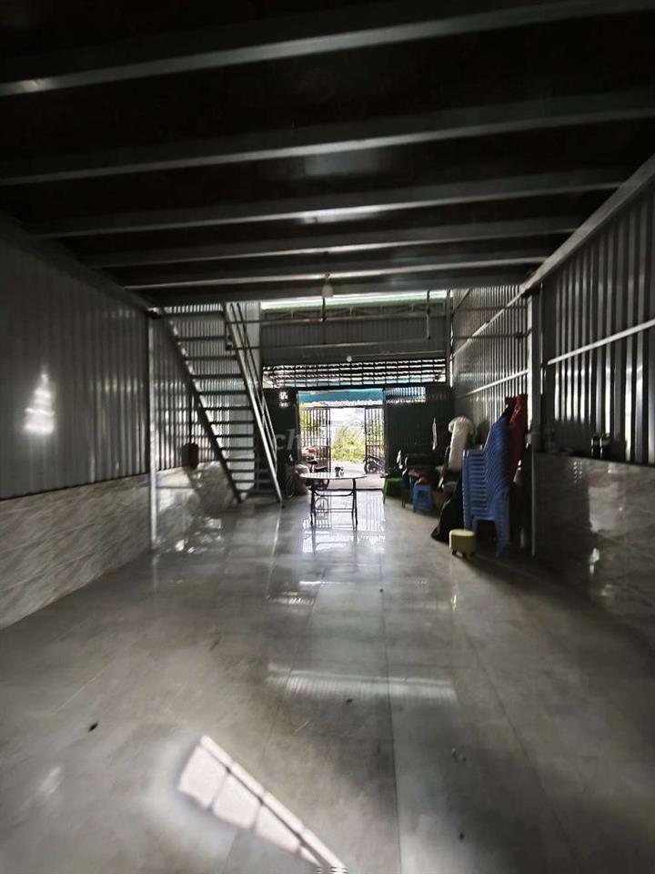 kho xưởng Phạm Văn Đồng 5×32m 235m2 17tr