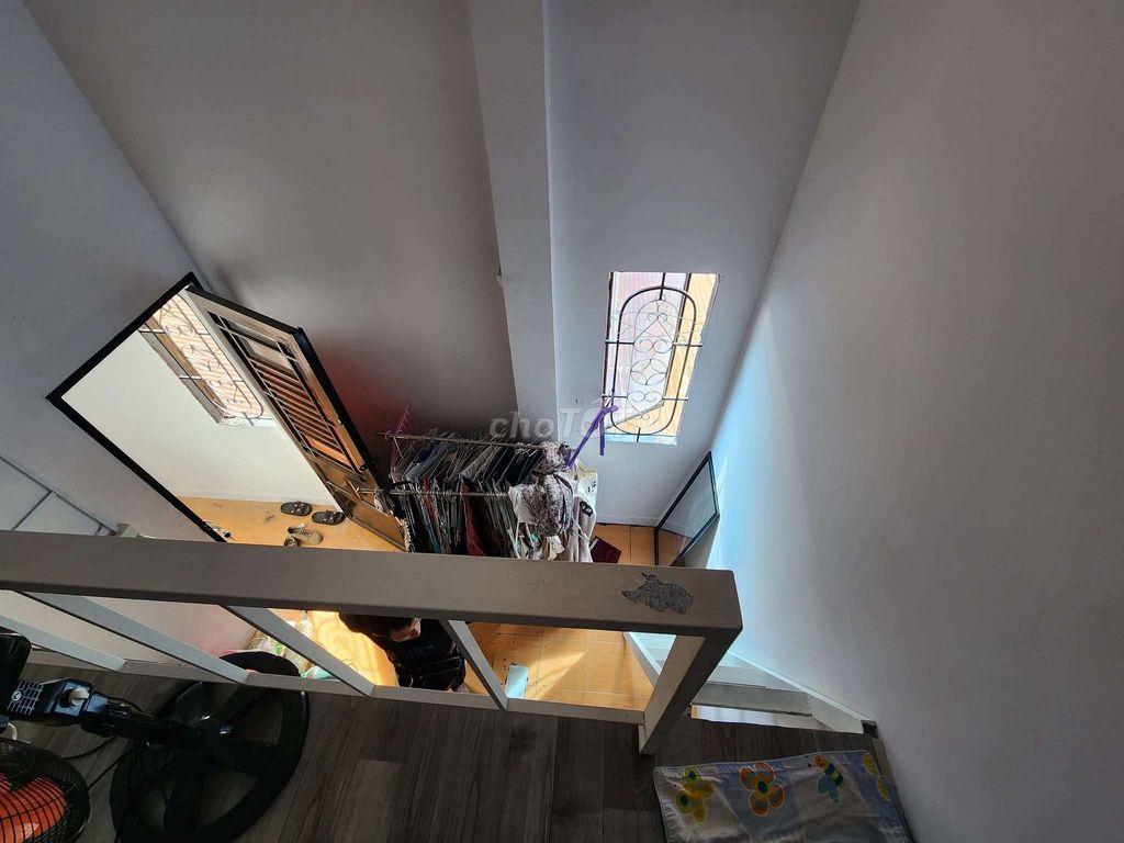 phòng có gác+ cửa sổ thoáng Sd 25m2 đs 16 Linh Chiểu ĐH Ngân hàng