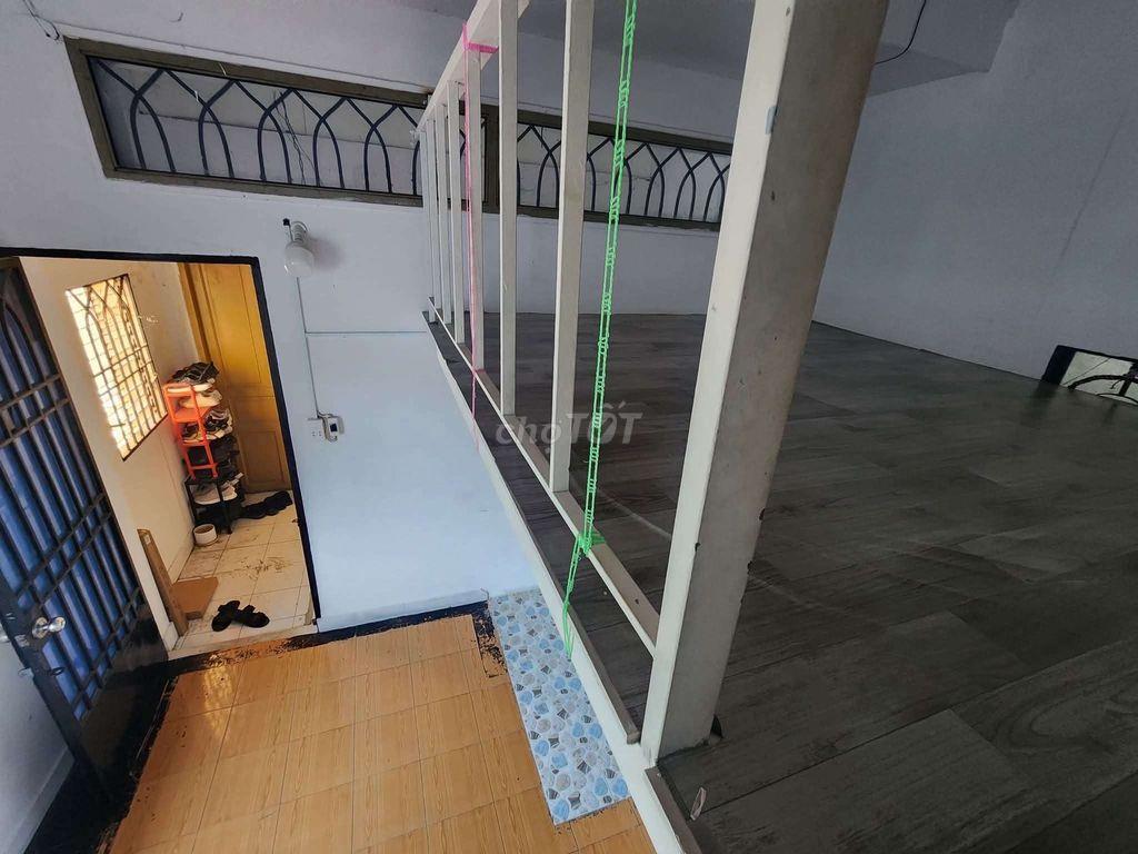 phòng có gác+ cửa sổ thoáng Sd 25m2 đs 16 Linh Chiểu ĐH Ngân hàng