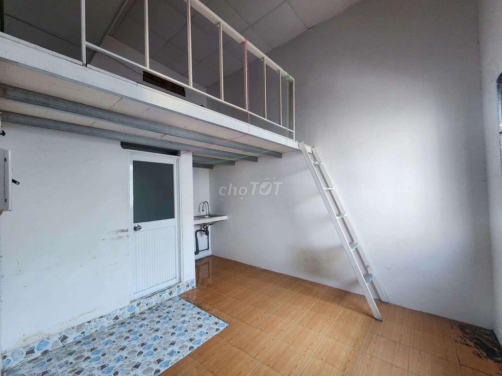 phòng có gác+ cửa sổ thoáng Sd 25m2 đs 16 Linh Chiểu ĐH Ngân hàng