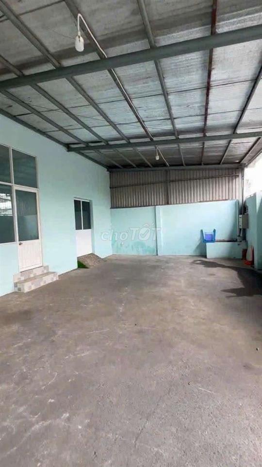 Kho xưởng 300m2 có vp QL13 cont đêm, HBP