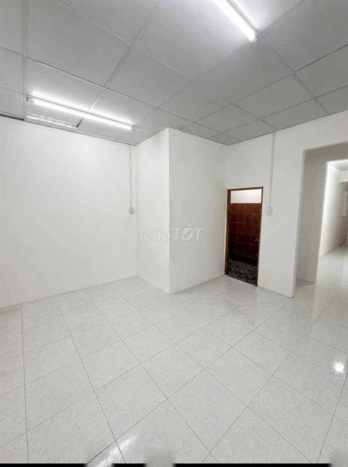 Kho văn phòng 10×20m gần Gigamall, HBC