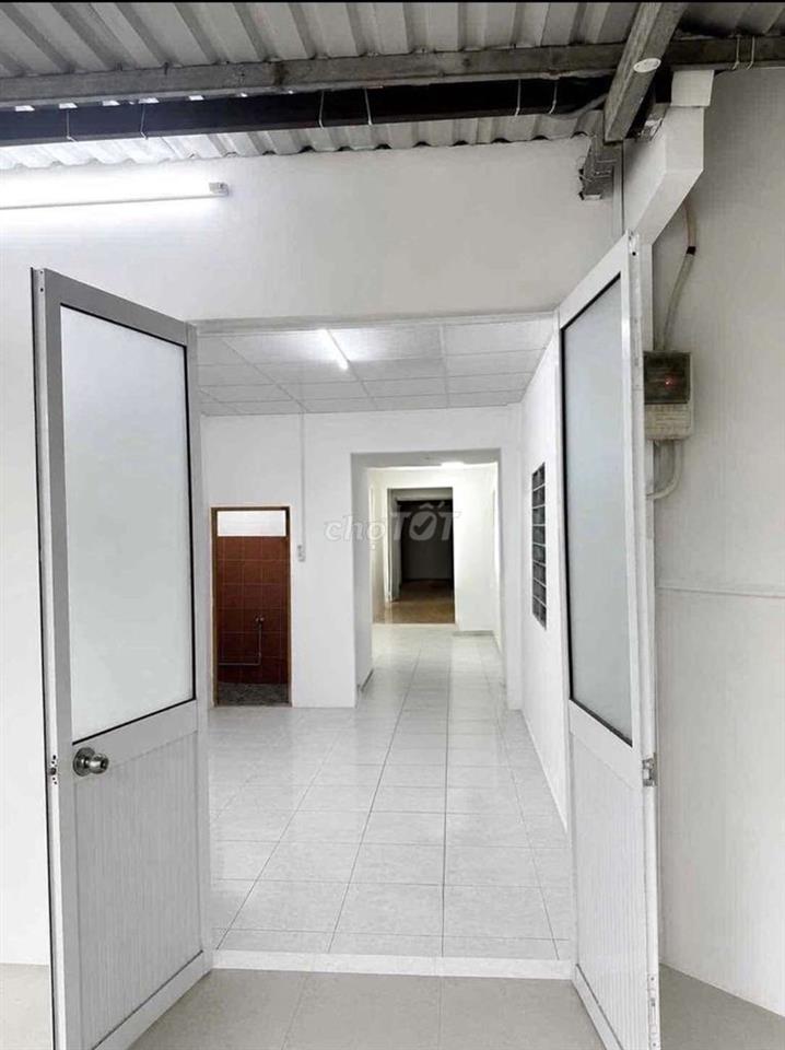 Kho văn phòng 10×20m gần Gigamall, HBC