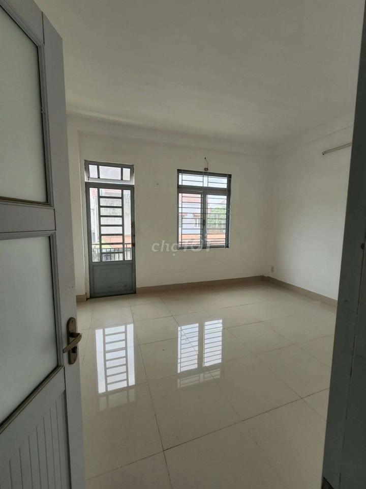 Nhà trệt 2 lầu 4pn đs 11 Linh Xuân 5×19m