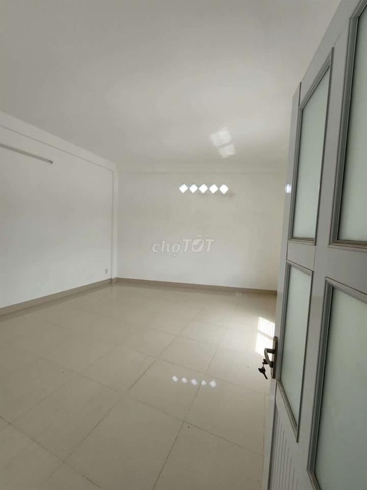 Nhà trệt 2 lầu 4pn đs 11 Linh Xuân 5×19m
