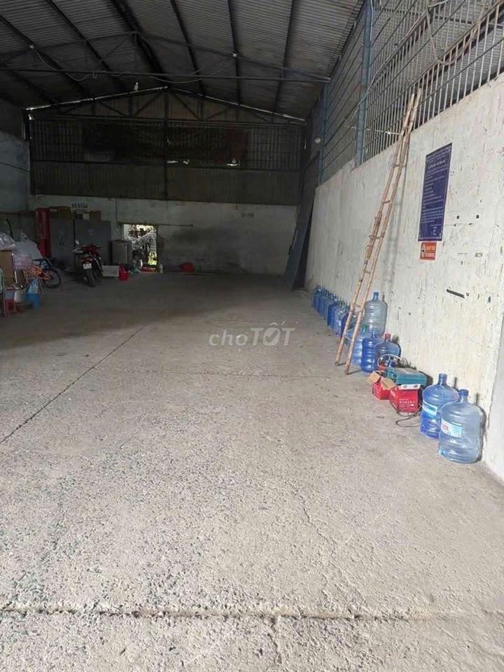 kho xưởng 10×20m Quốc lộ 13, HBP