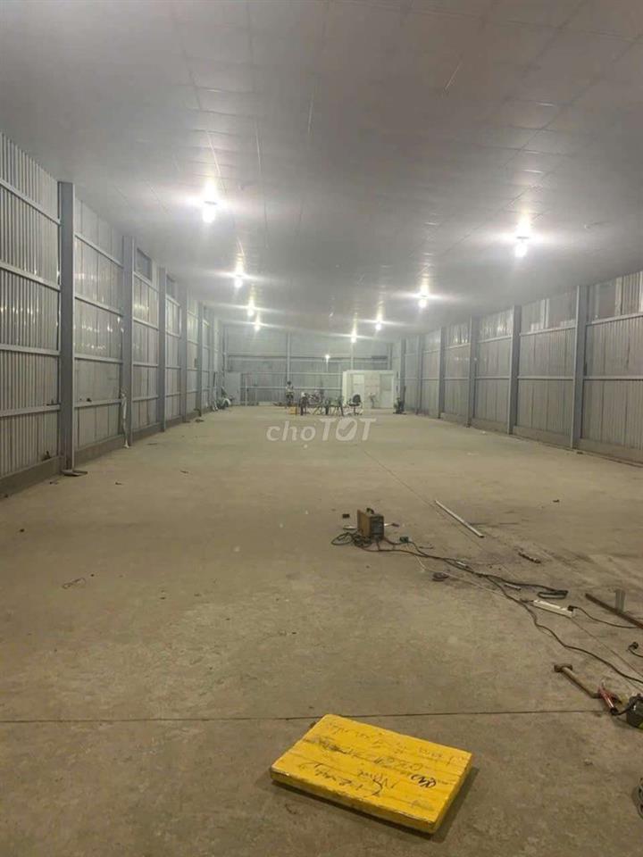 kho xưởng 600m2 có laphong trần cao Linh Đông cont đêm