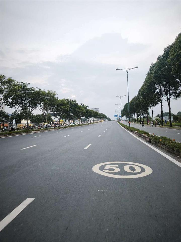 kho xưởng 600m2 có laphong trần cao Linh Đông cont đêm