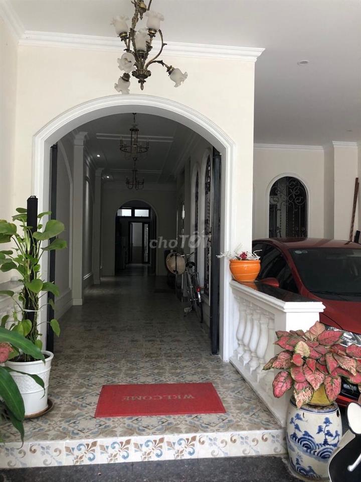 BÁN NHÀ MẶT TIỀN QUẬN 1