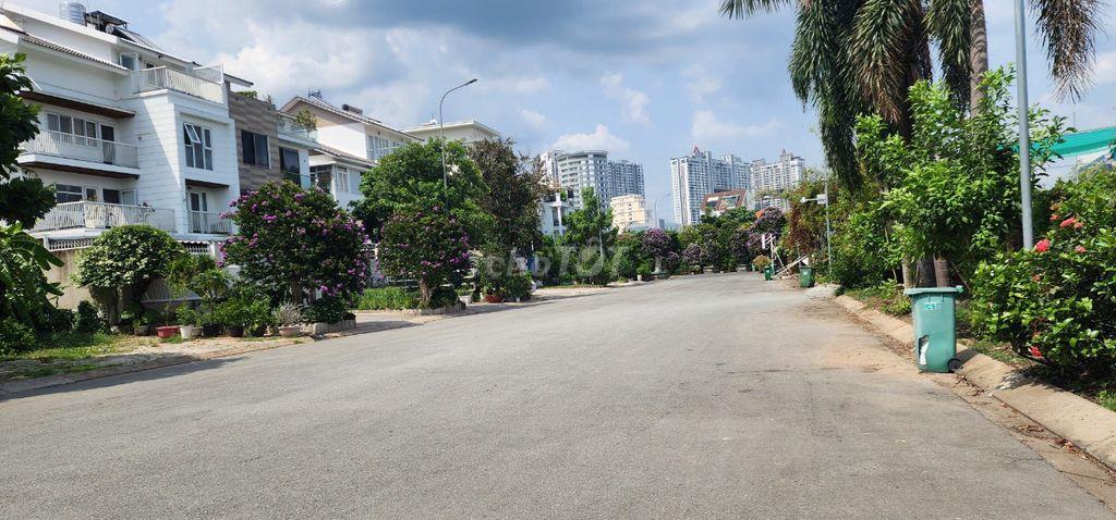Cho thuê biệt thự Phú Mỹ, đường Hoàng Quốc Việt, Quận 7, 5 bed