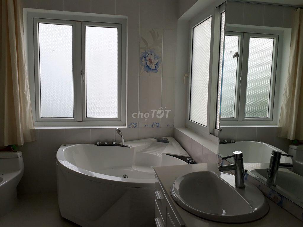 Cho thuê biệt thự Phú Mỹ, đường Hoàng Quốc Việt, Quận 7, 5 bed