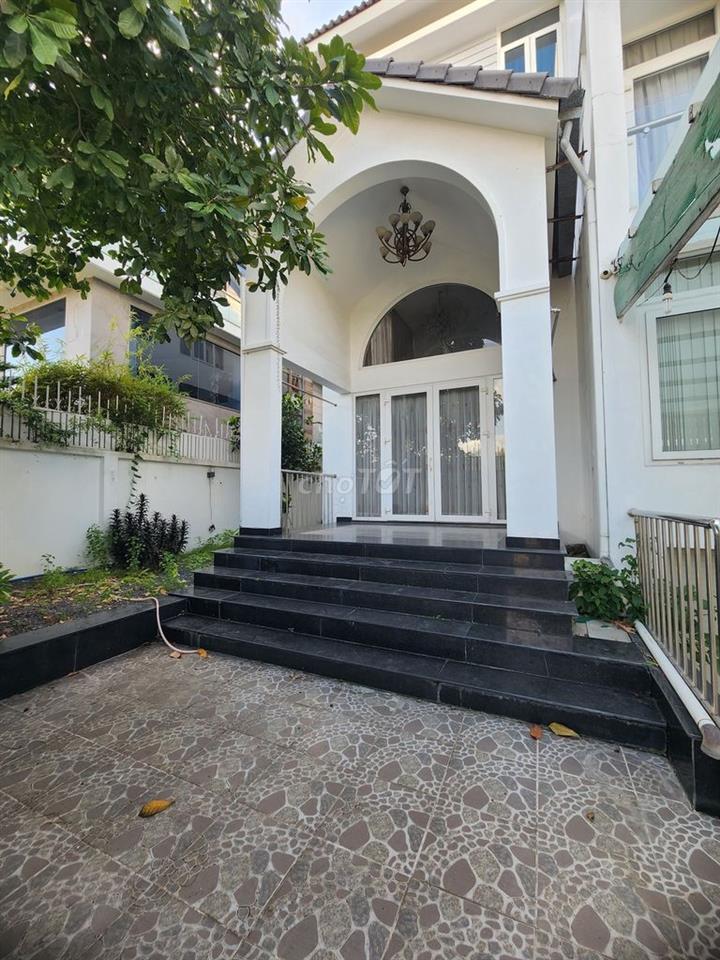 Cho thuê biệt thự Phú Mỹ, đường Hoàng Quốc Việt, Quận 7, 5 bed