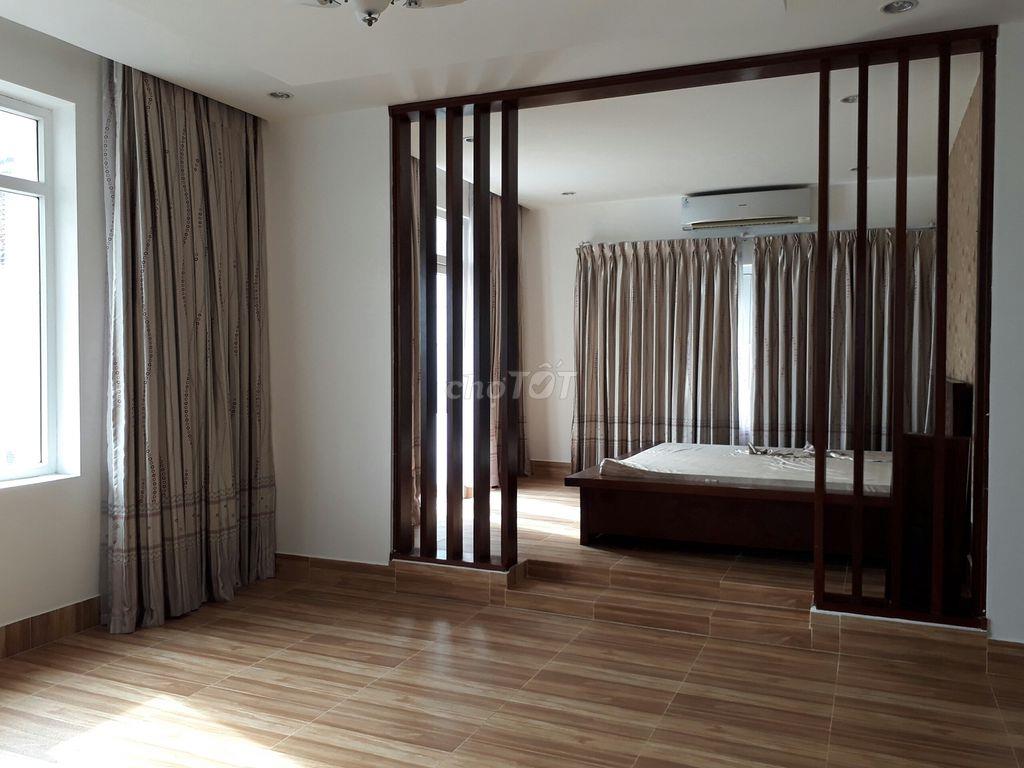 Cho thuê biệt thự Phú Mỹ, đường Hoàng Quốc Việt, Quận 7, 5 bed