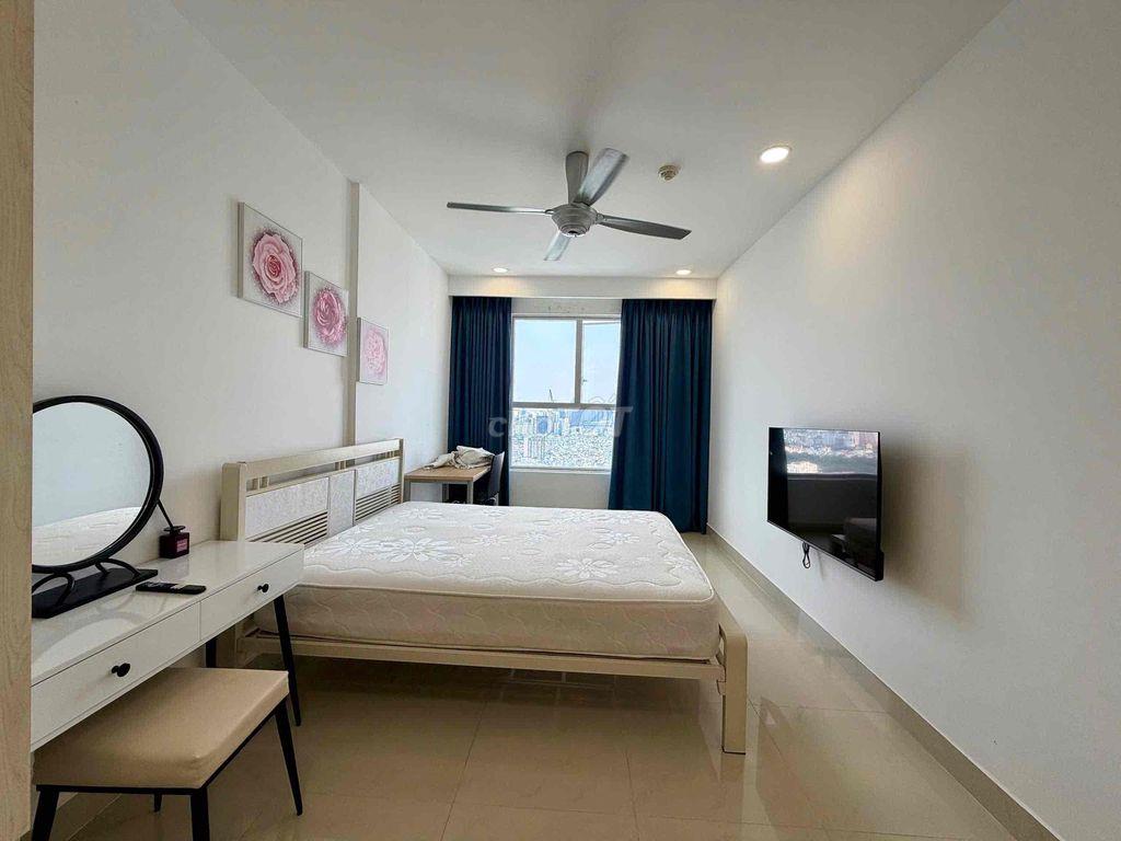 Cần bán căn hộ Sunrise CityView Q7 Lh :