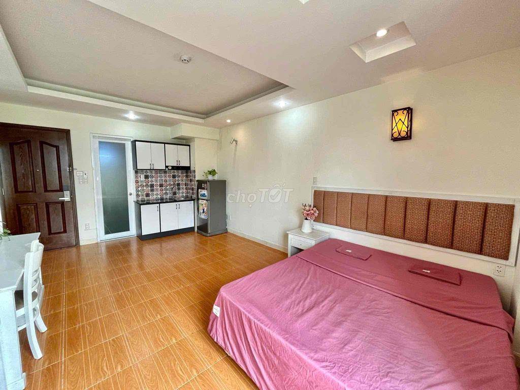 STUDIO BAN CÔNG GIÁ GỐC - ĐỐI DIỆN. CRESENTMALL