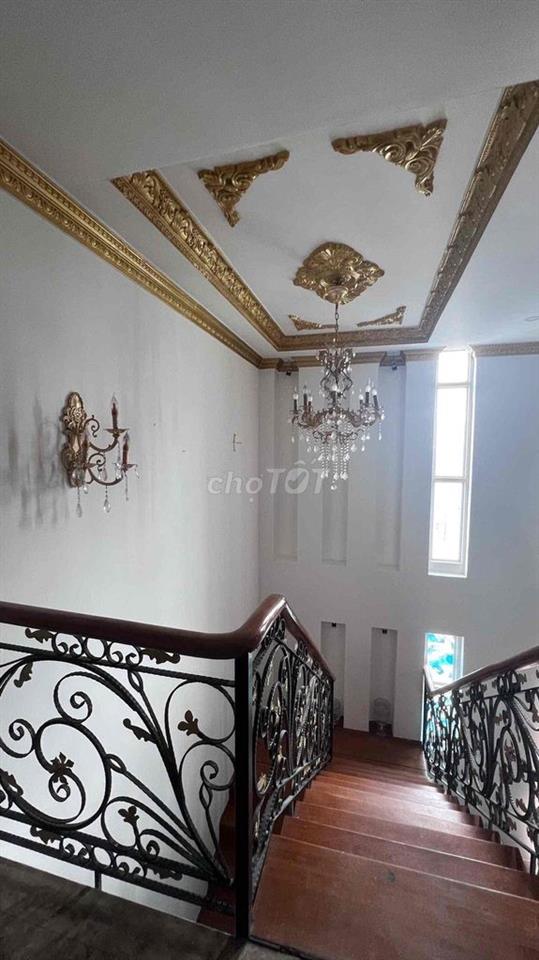 CHO THUÊ PENTHOUSE QUẬN 7 – 5 PHÒNG NGỦ – FULL NỘI THẤT CAO CẤP
