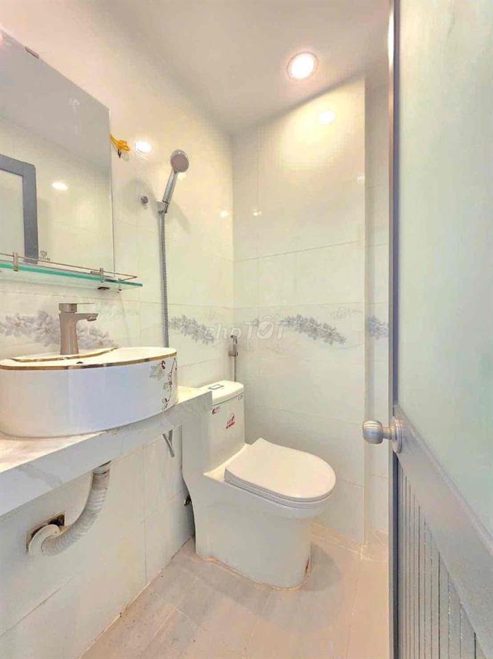 🔥 🔥 🔥nhà bán 1 lầu , có phòng ngủ dưới đất gần Phú Mỹ hưng quận 7 🔥 🔥