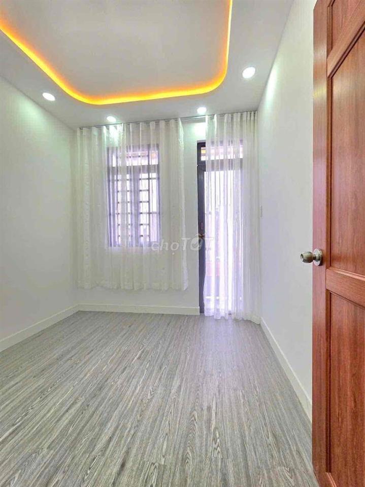 🔥🔥🔥nhà bán 2 lầu có sân trước gần quận tư🔥🔥🔥