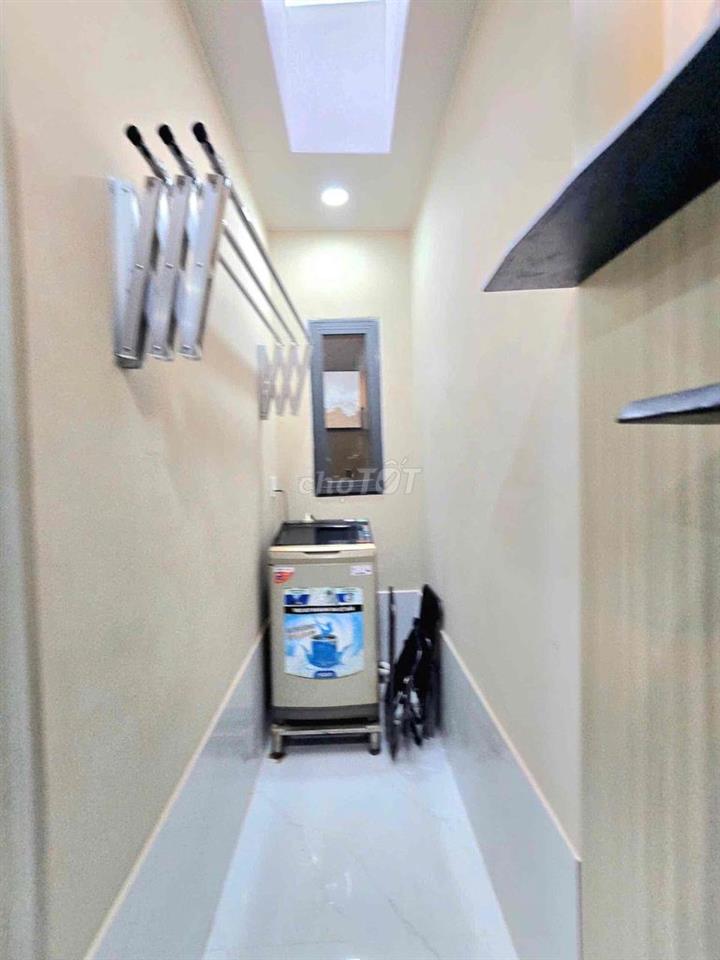nhà bán đường trước nhà 9 m gần quận 7 , gần khu chiết xuất Tân Thuận