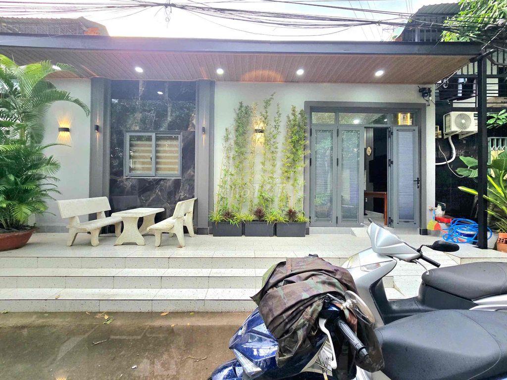 nhà bán đường trước nhà 9 m gần quận 7 , gần khu chiết xuất Tân Thuận