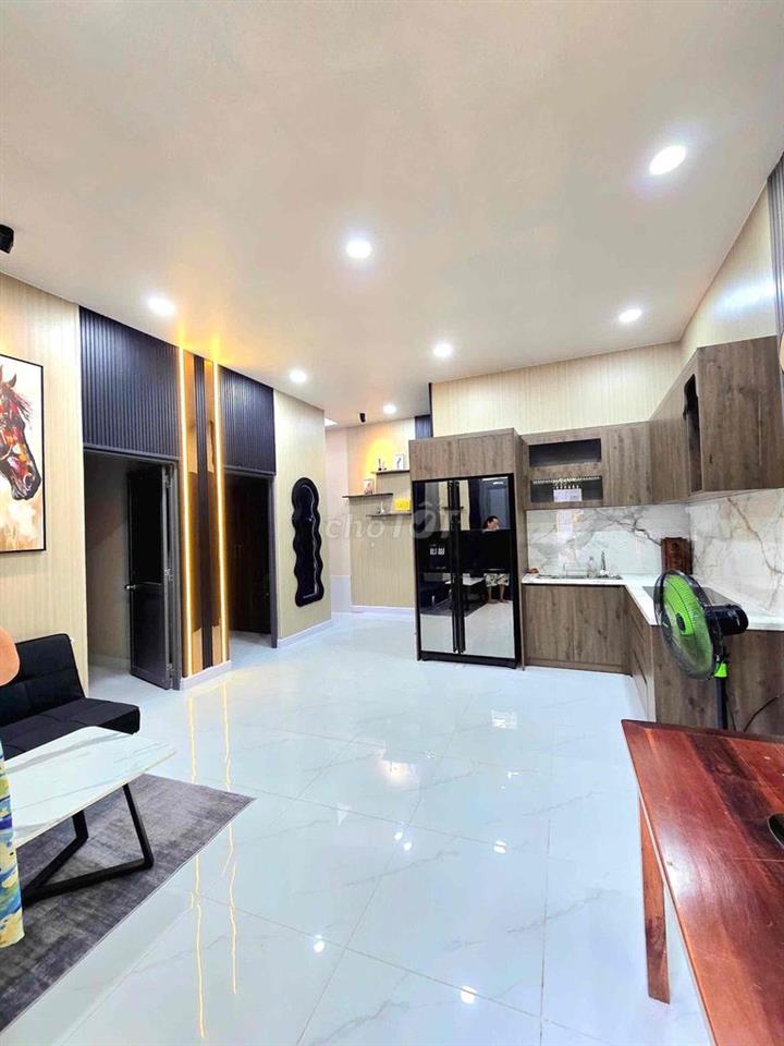 nhà bán đường trước nhà 9 m gần quận 7 , gần khu chiết xuất Tân Thuận
