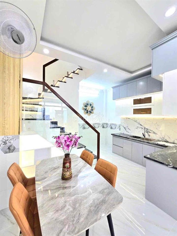 🔥 🔥 🔥nhà bán 2 lầu, 2 TỶ 700,kế Q7 gần cầu Phú Xuân Huỳnh Tấn Phát 🔥 🔥