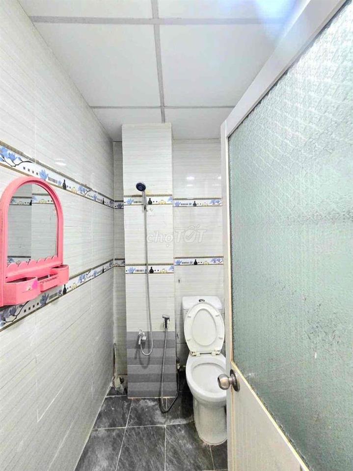 nhà 1 lầu,  trung tâm quận 7 kế quận tư, gần khu xuất Tân Thuận