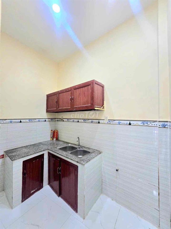 nhà 1 lầu,  trung tâm quận 7 kế quận tư, gần khu xuất Tân Thuận