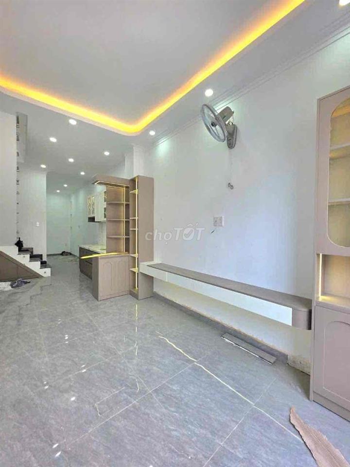 🔥🔥🔥nhà đường 6 m 1 lầu có phòng ngủ dưới đất cạnh bên Phú Mỹ hưng q7🔥